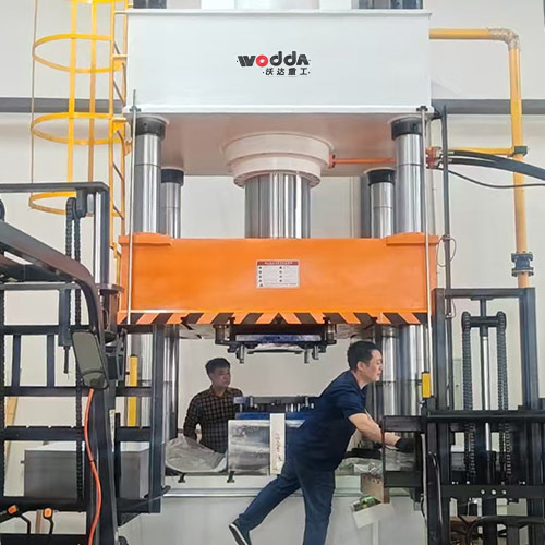 630噸汽車發(fā)動(dòng)機(jī)護(hù)板成型液壓機(jī)