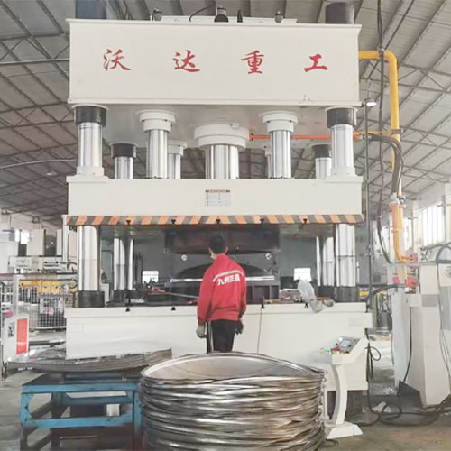 500噸不銹鋼水塔封蓋成型液壓機(jī)