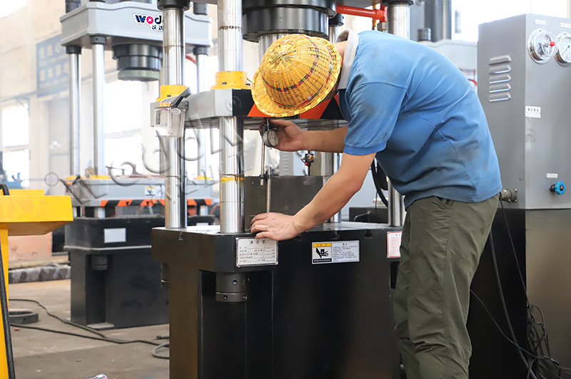 液壓機的精度 工作臺平行度檢測