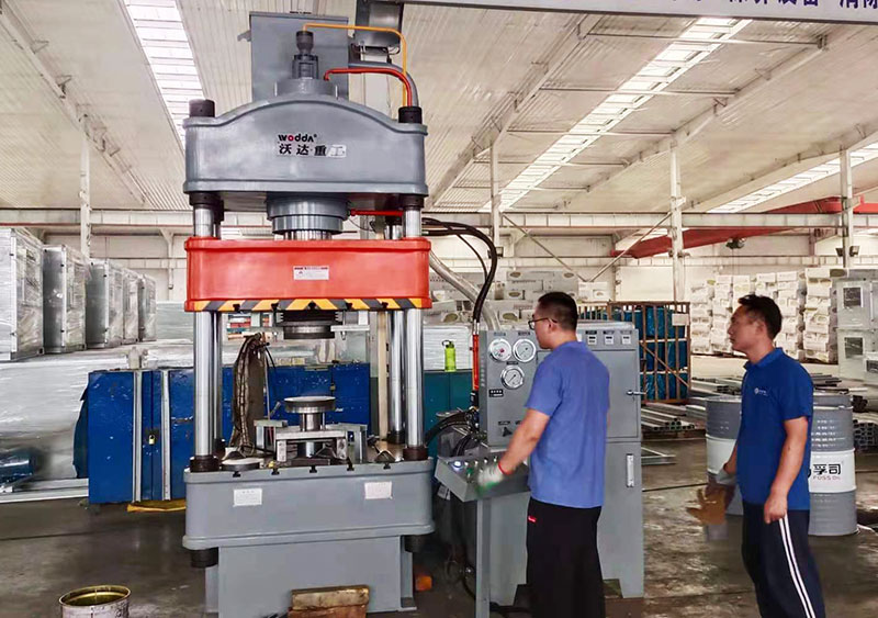 四柱液壓機(jī)的調(diào)試 四柱液壓機(jī)