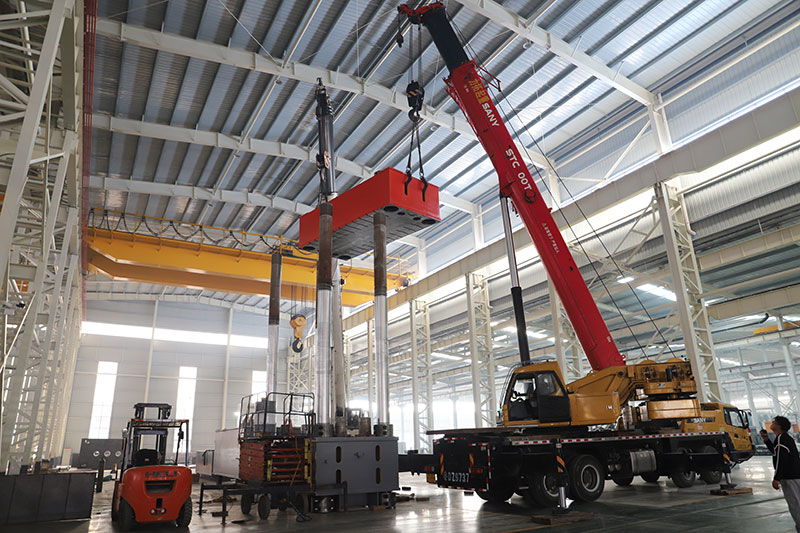 2500噸四柱液壓機(jī)