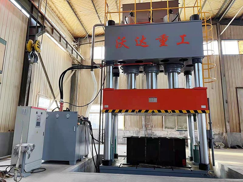 1500噸SMC乒乓球臺(tái)面成型液壓機(jī) 1500噸SMC乒乓球臺(tái)面成型液壓機(jī)