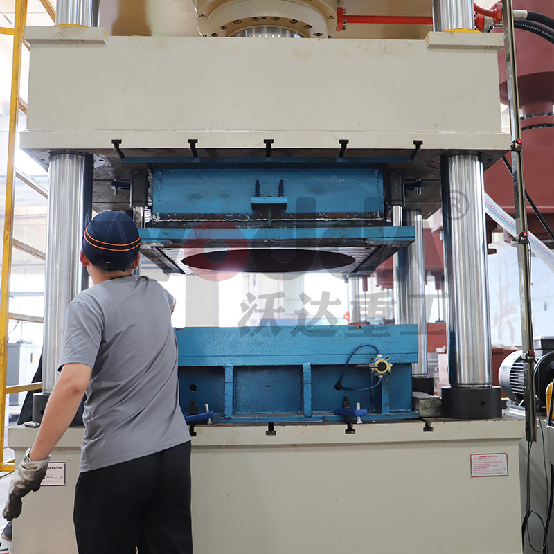 500噸不銹鋼水箱板液壓機 500噸不銹鋼水箱板液壓機