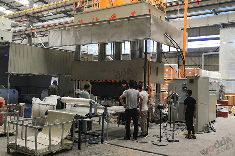 生產(chǎn)2立方玻璃鋼化糞池設(shè)備_2000噸四柱液壓機_液壓機廠家