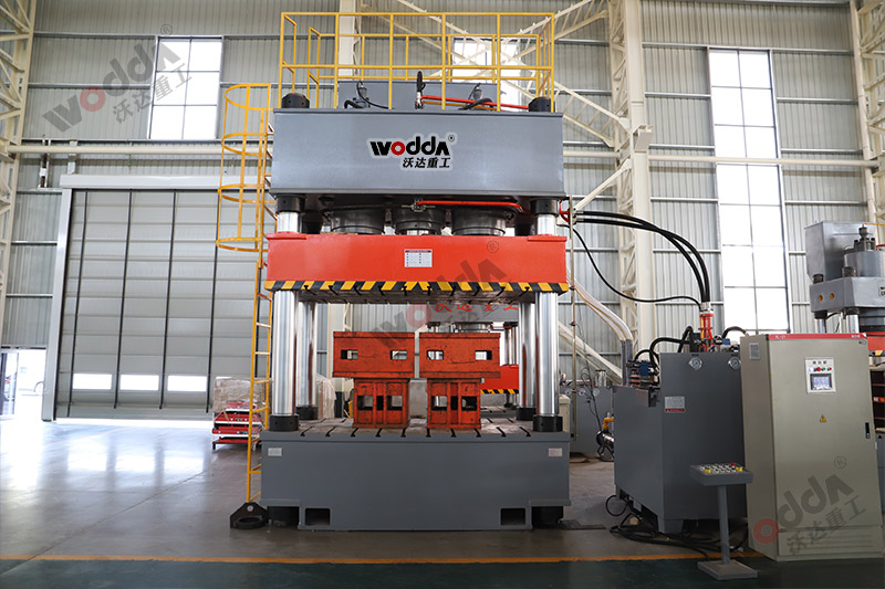 1200噸模壓塑料托盤液壓機(jī) 1200噸模壓塑料托盤液壓機(jī)