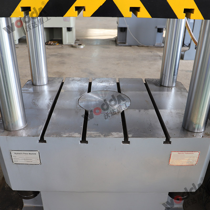 滕州液壓機細(xì)節(jié) 滕州液壓機細(xì)節(jié)