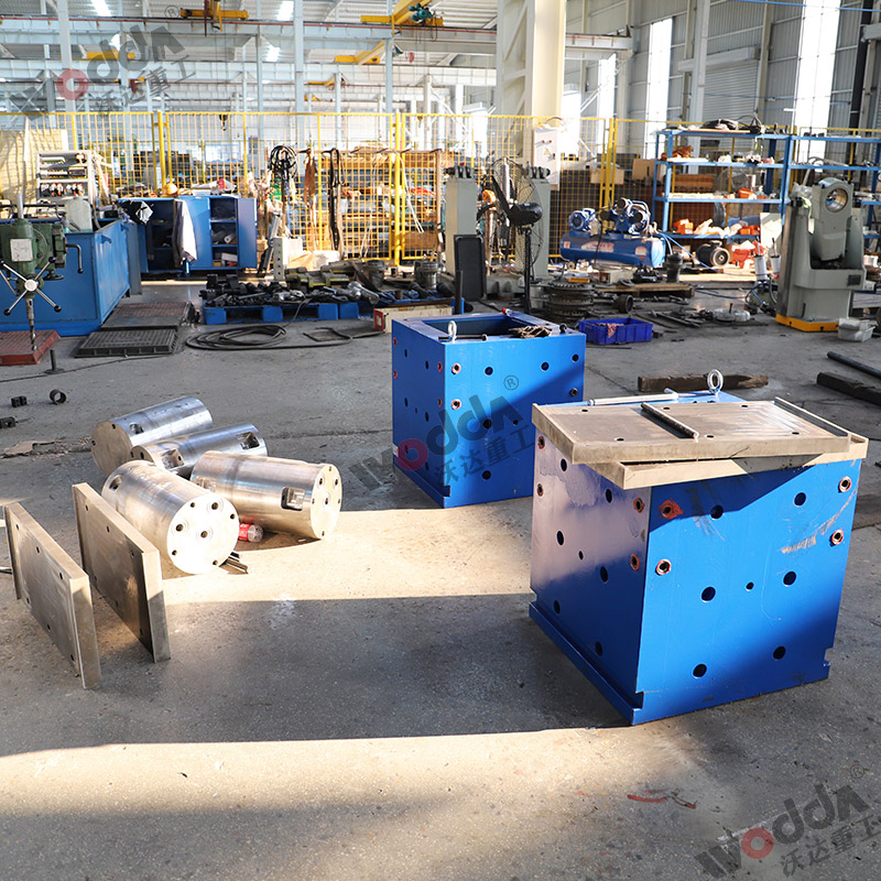 800噸匣缽液壓機(jī)模具 800噸匣缽液壓機(jī)模具