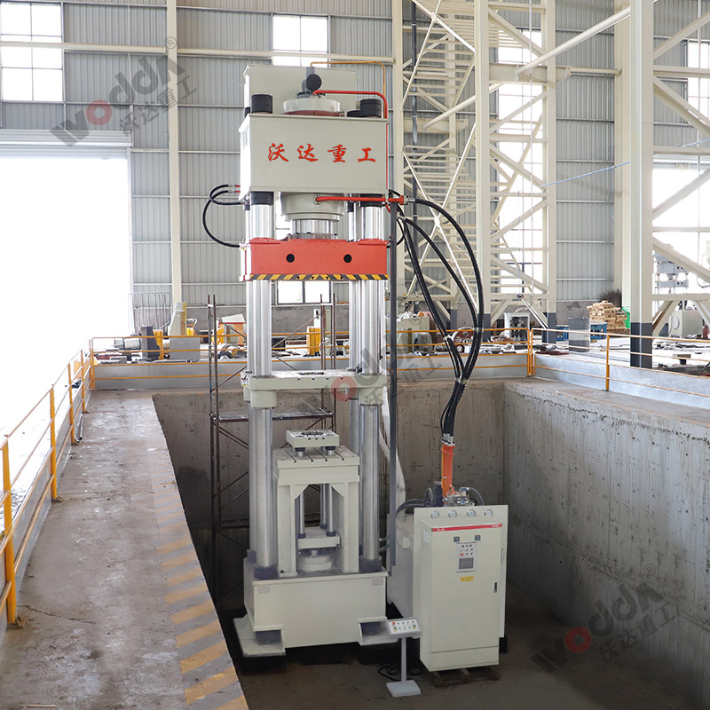 1000噸匣缽液壓機(jī) 1000噸匣缽液壓機(jī)