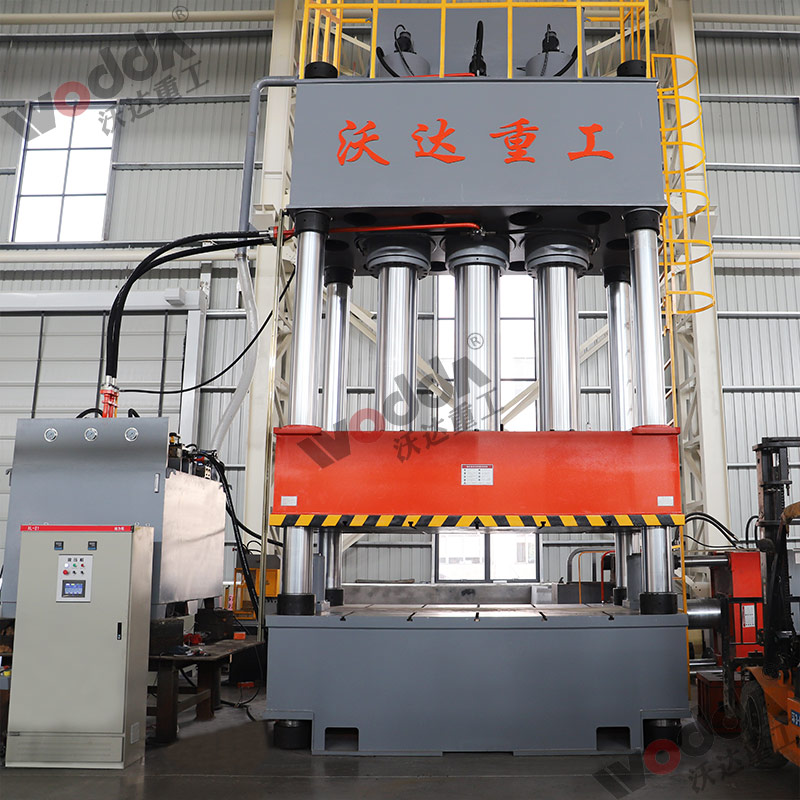 1500噸液壓機(jī) 1500噸液壓機(jī)