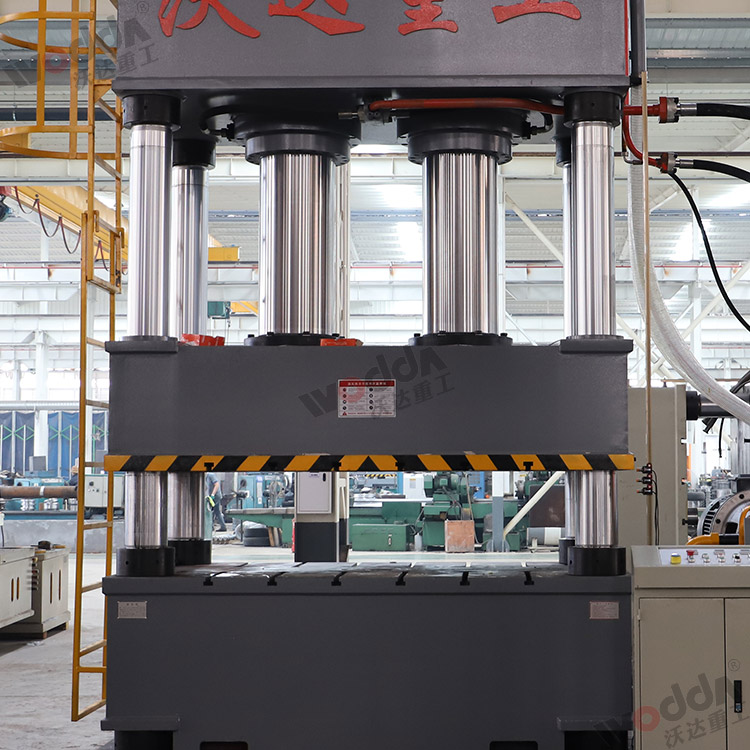 800噸液壓機(jī)（四柱、工作臺(tái)）