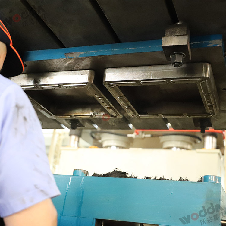 樹脂井蓋成型液壓機(jī)模具(圖2) 樹脂井蓋成型液壓機(jī)模具(圖2)