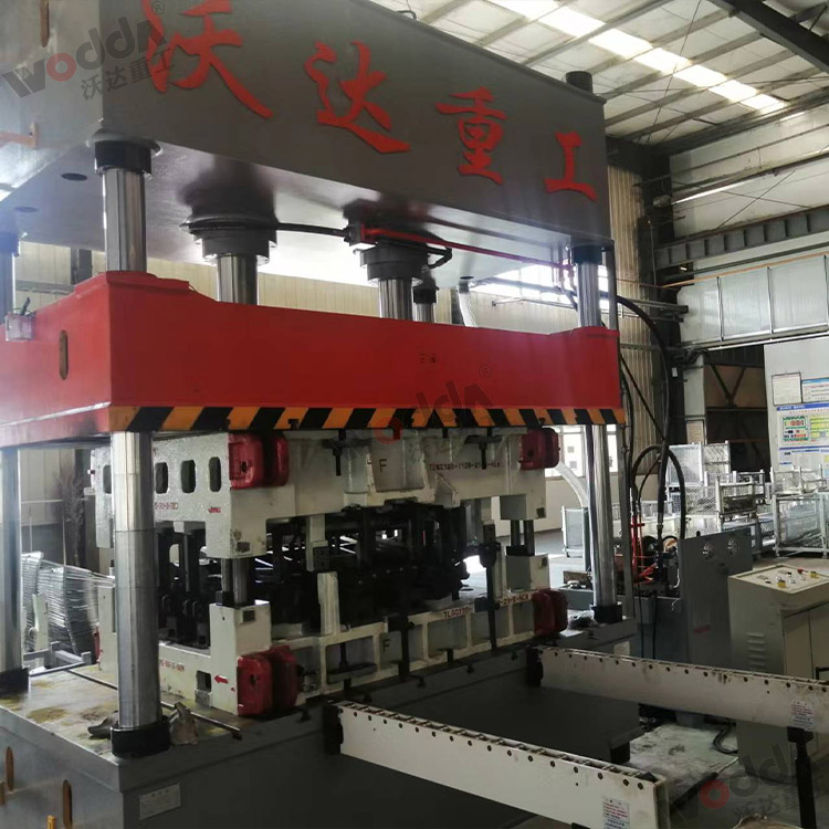 200噸汽車內(nèi)飾件(門板)液壓機(圖2) 200噸汽車內(nèi)飾件(門板)液壓機(圖2)