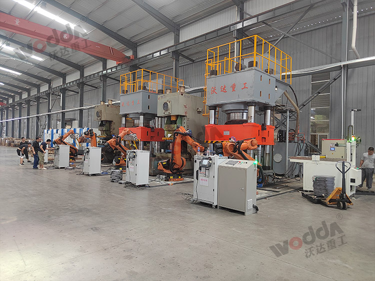 2000噸汽車離合器外殼拉伸液壓機(jī)加工現(xiàn)場 2000噸汽車離合器外殼拉伸液壓機(jī)加工現(xiàn)場