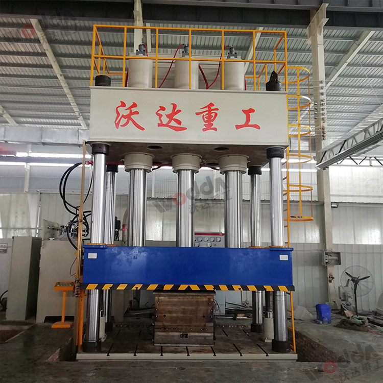 多缸1000噸油壓機(jī) 多缸1000噸油壓機(jī)