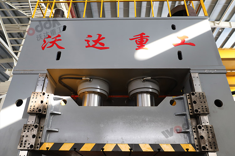 2000噸框架液壓機（滑塊、活塞）