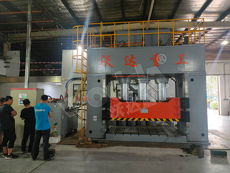 1000噸框架式薄板拉伸液壓機(jī)客戶(hù)現(xiàn)場(chǎng) 1000噸框架式薄板拉伸液壓機(jī)客戶(hù)現(xiàn)場(chǎng)