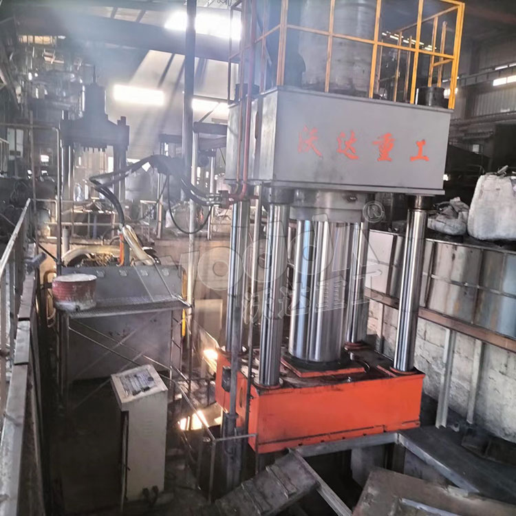 石墨坩堝液壓機(jī)客戶(hù)現(xiàn)場(chǎng) 石墨坩堝液壓機(jī)客戶(hù)現(xiàn)場(chǎng)