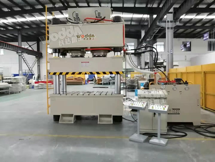 800噸四柱液壓機沖壓汽車配件成型客戶車間 800噸四柱液壓機沖壓汽車配件成型客戶車間