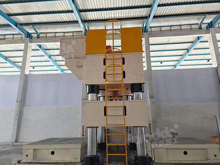 3000噸四柱液壓機客戶車間現(xiàn)場 3000噸四柱液壓機客戶車間現(xiàn)場