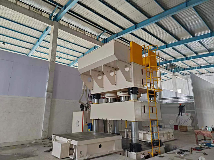 3000噸復合材料模壓機 3000噸復合材料模壓機