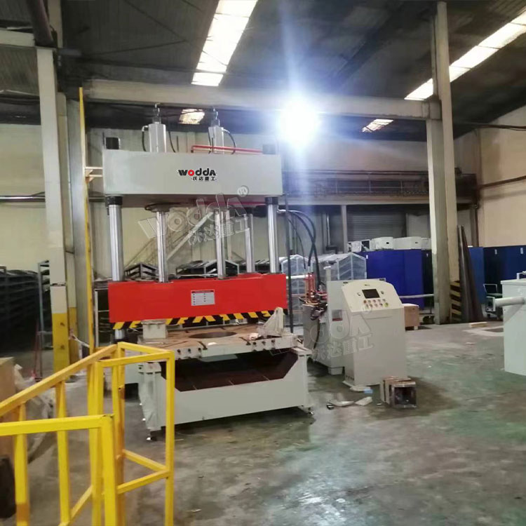 輪胎模具試驗機(jī)客戶車間現(xiàn)場