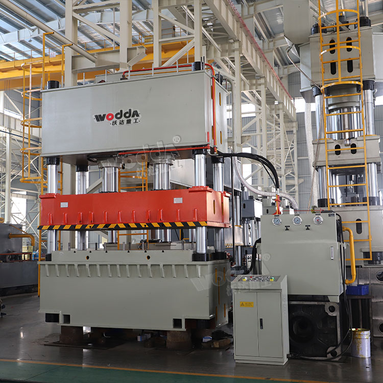 400噸液壓墊拉伸液壓機(jī)車間實物