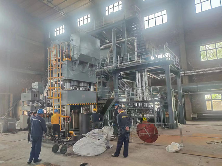 2000噸坩堝液壓機(jī)試機(jī)生產(chǎn) 2000噸坩堝液壓機(jī)試機(jī)生產(chǎn)