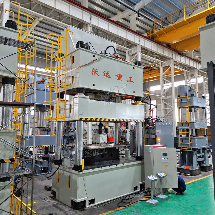 1500噸液壓機車間調(diào)試 1500噸液壓機車間調(diào)試