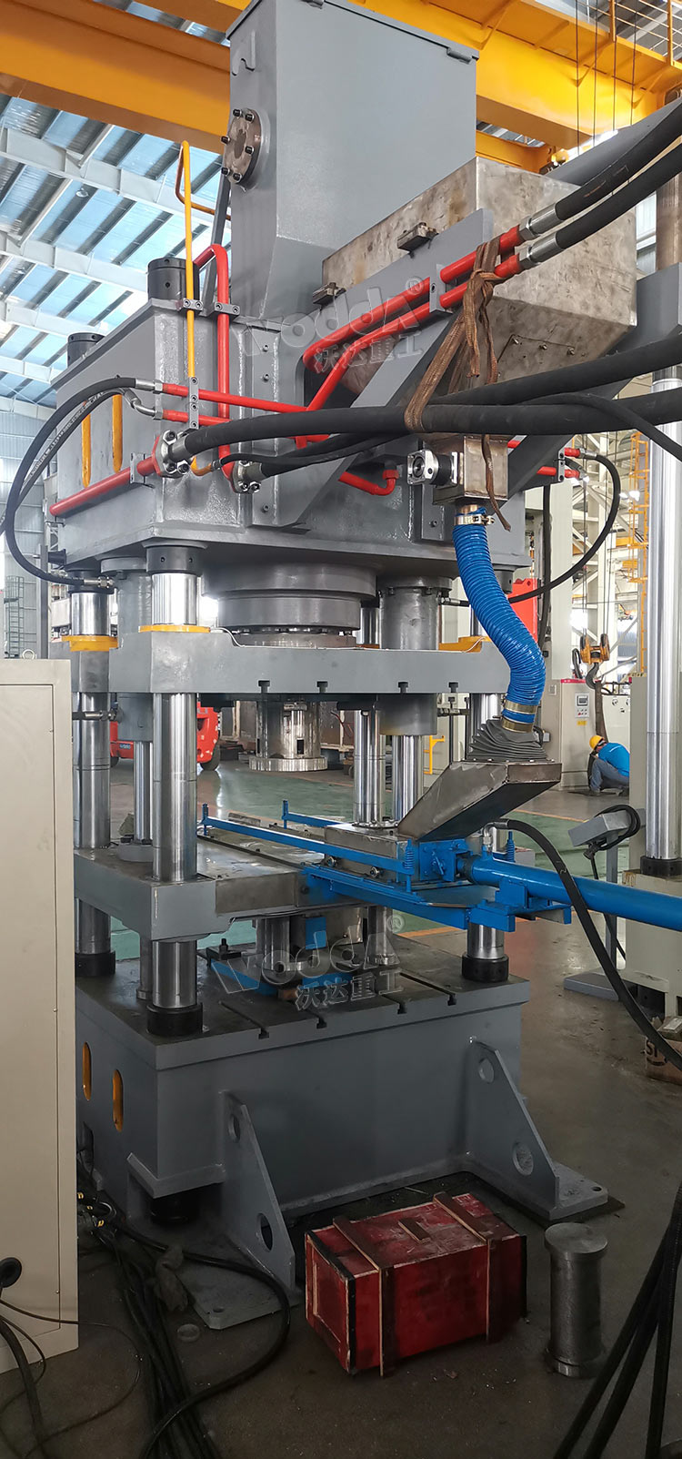 315噸四梁四柱液壓機(jī)自動(dòng)布料裝置2 315噸四梁四柱液壓機(jī)自動(dòng)布料裝置2