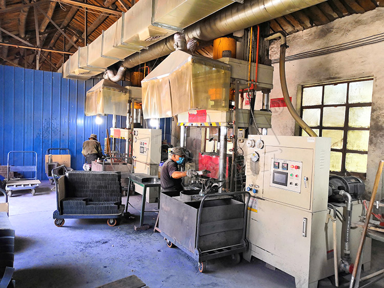 剎車(chē)片鋼背成型液壓機(jī).jpg 剎車(chē)片鋼背成型液壓機(jī).jpg