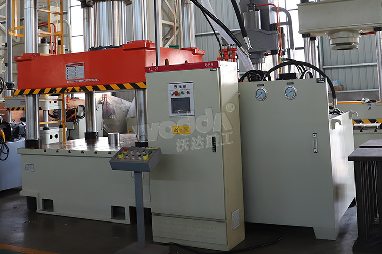 500噸液壓機(jī)（PLC動(dòng)力柜、移動(dòng)控制臺）