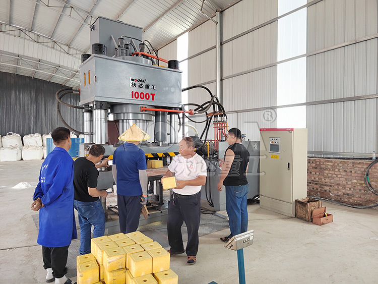 1000噸四梁四柱液壓機 1000噸四梁四柱液壓機