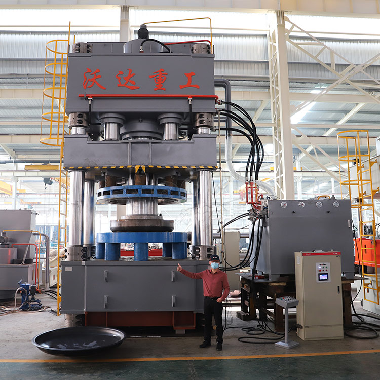 客戶試機(jī)3000噸封頭液壓機(jī) 客戶試機(jī)3000噸封頭液壓機(jī)