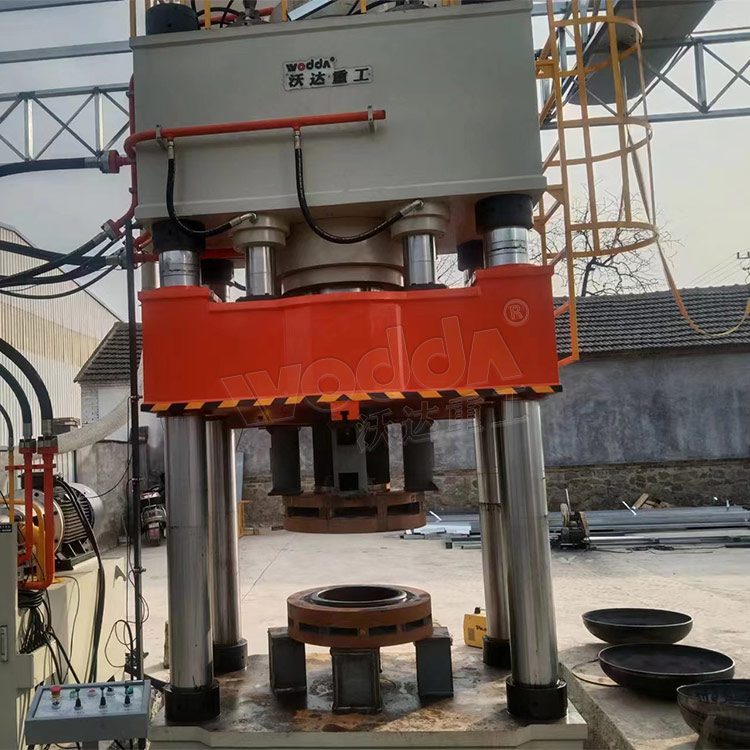 800噸封頭液壓機(jī)客戶現(xiàn)場(chǎng) 800噸封頭液壓機(jī)客戶現(xiàn)場(chǎng)