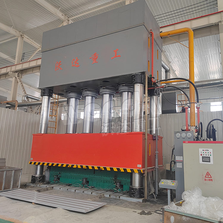 2500噸復合材料成型液壓機 2500噸復合材料成型液壓機