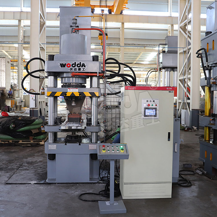 315噸陶瓷粉末成型液壓機(jī)車間實(shí)物 315噸陶瓷粉末成型液壓機(jī)車間實(shí)物