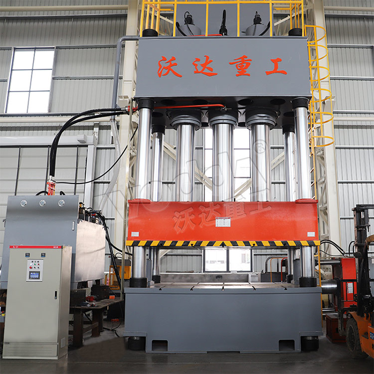 1500噸四柱液壓機(jī)車間實(shí)拍圖 1500噸四柱液壓機(jī)車間實(shí)拍圖