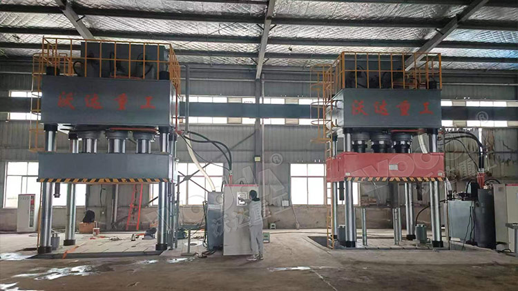 1500噸汽車(chē)導(dǎo)流罩成型液壓機(jī)安裝調(diào)試 1500噸汽車(chē)導(dǎo)流罩成型液壓機(jī)安裝調(diào)試