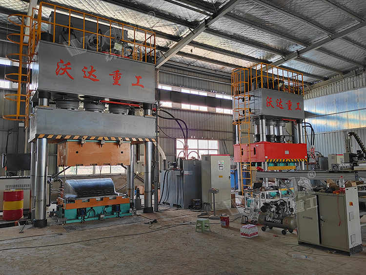 1500噸SMC汽車(chē)導(dǎo)流罩成型液壓機(jī)客戶(hù)現(xiàn)場(chǎng) 1500噸SMC汽車(chē)導(dǎo)流罩成型液壓機(jī)客戶(hù)現(xiàn)場(chǎng)