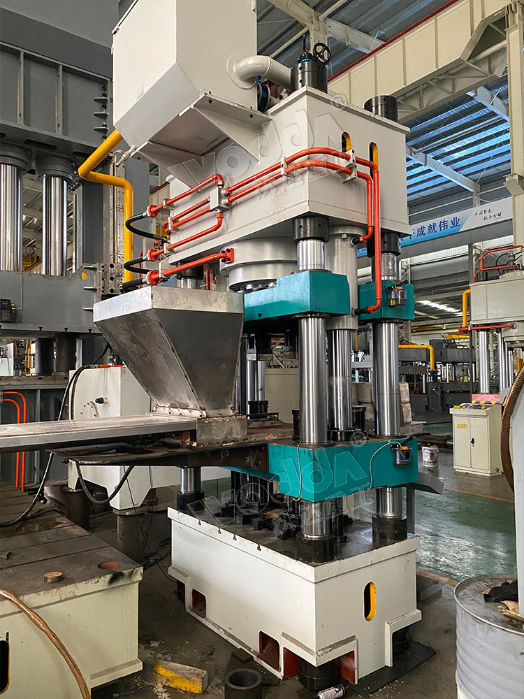 630噸全自動(dòng)鹽磚機(jī) 630噸全自動(dòng)鹽磚機(jī)