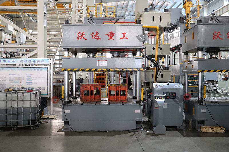 200噸四柱液壓機(臺面2000*1500mm) 200噸四柱液壓機(臺面2000*1500mm)