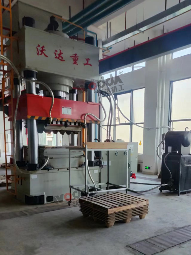 1000噸木屑托盤液壓機客戶現(xiàn)場 1000噸木屑托盤液壓機客戶現(xiàn)場