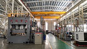 液壓機(jī)械生產(chǎn)廠家車(chē)間