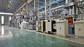 液壓機(jī)械生產(chǎn)廠家車(chē)間