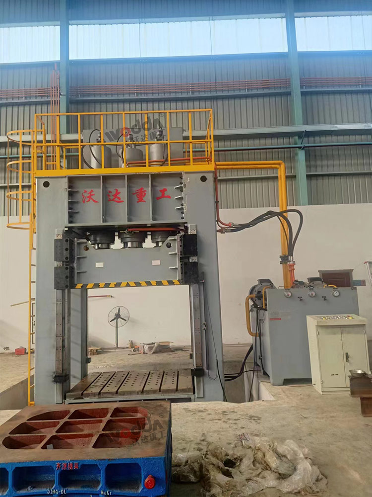 800噸框架式薄板拉伸液壓機(jī) 800噸框架式薄板拉伸液壓機(jī)