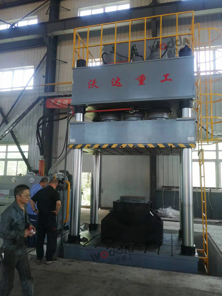 1000噸鋼管折彎液壓機(jī) 1000噸鋼管折彎液壓機(jī)