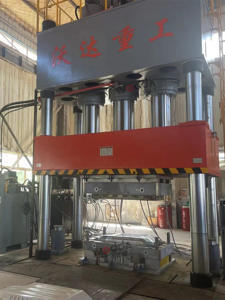 1500噸汽車配件成型液壓機客戶現(xiàn)場 1500噸汽車配件成型液壓機客戶現(xiàn)場