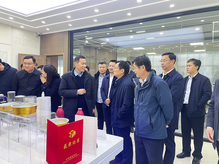 滕州市政協(xié)副主席董鴻洋聽取沃達(dá)重工董事長劉衛(wèi)東項目推進(jìn)情況 滕州市政協(xié)副主席董鴻洋聽取沃達(dá)重工董事長劉衛(wèi)東項目推進(jìn)情況