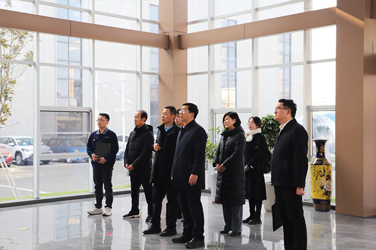 徐州市委常委、經(jīng)開(kāi)區(qū)黨工委書(shū)記張克一行蒞臨山東沃達(dá)重工調(diào)研考察