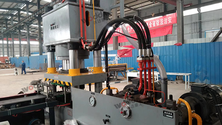 錨桿托盤(pán)液壓機(jī)現(xiàn)場(chǎng) 錨桿托盤(pán)液壓機(jī)現(xiàn)場(chǎng)